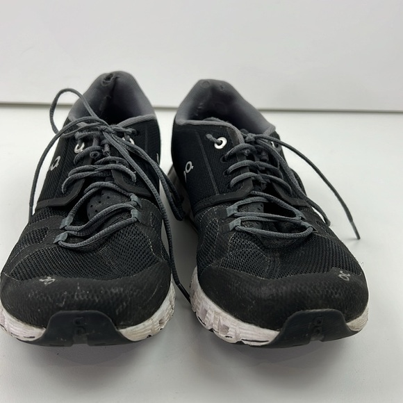 On Cloud Women's lightweight Lace Up Running Shoe size 9 - Picture 2 of 10